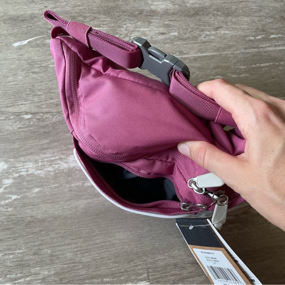 The North Face Jester Lumbar Pack/Fanny pack in Red Violet/TNF White (pink) - Picture 5 of 11